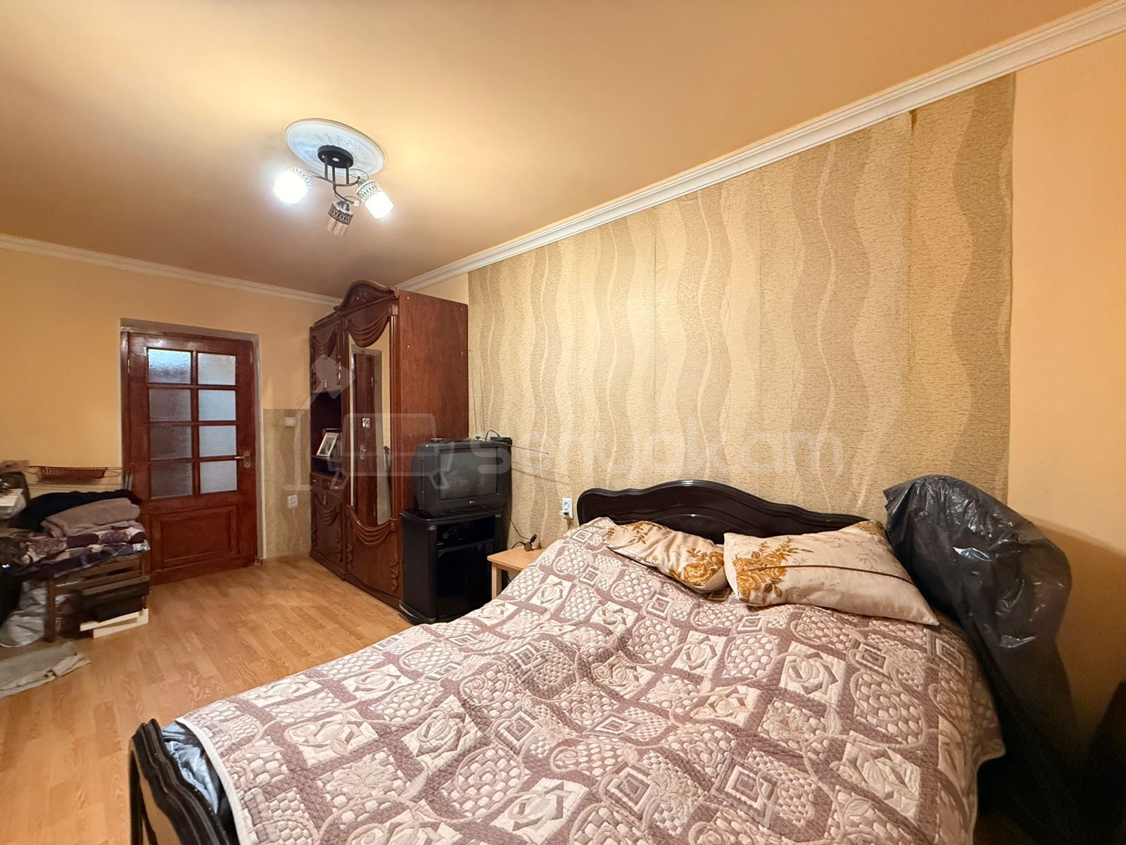 3 Սենյականոց Բնակարան Քարե Շենքում, 80քմ, 1/5 հարկ, Նորմալ Վիճակում, Կահավորված, Արևկող