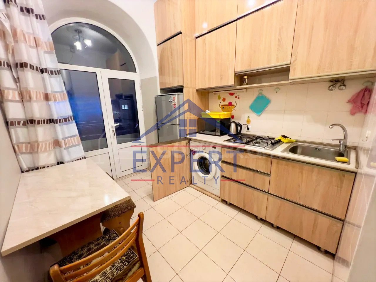 1 Սենյականոց Բնակարան Քարե Շենքում, 40քմ, 5/5 հարկ, Կապիտալ Վերանորոգված, Կահավորված, Արևկող