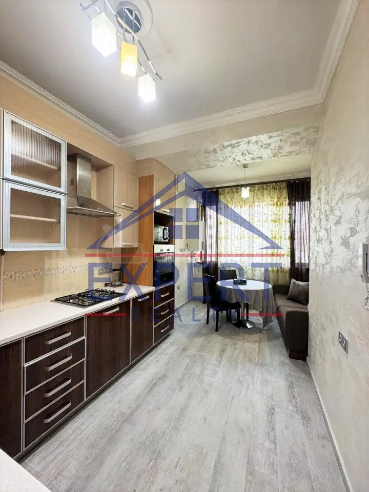 2 Սենյականոց Բնակարան Քարե Շենքում, 65քմ, 4/5 հարկ, Կապիտալ Վերանորոգված, Կահավորված, Արևկող