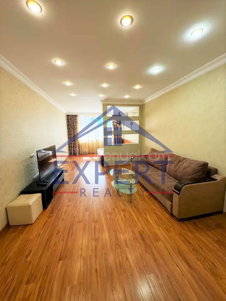 2 Սենյականոց Բնակարան, 76քմ, 8/10 հարկ, Կապիտալ Վերանորոգված, Կահավորված, Արևկող