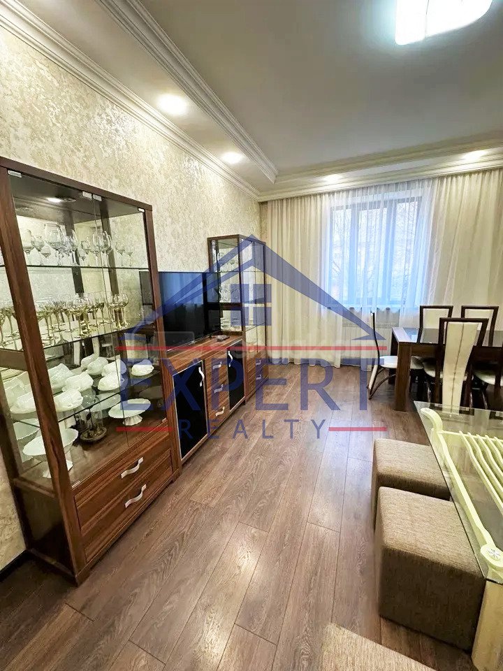 4 Սենյականոց Բնակարան Քարե Շենքում, 85քմ, 2/4 հարկ, Կապիտալ Վերանորոգված