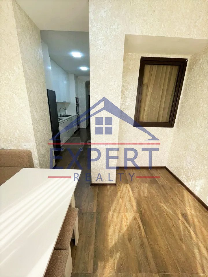 4 Սենյականոց Բնակարան Քարե Շենքում, 85քմ, 2/4 հարկ, Կապիտալ Վերանորոգված