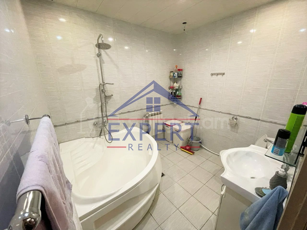 4 Սենյականոց Բնակարան Նորակառույցում, 117քմ, 2/3 հարկ, Կապիտալ Վերանորոգված