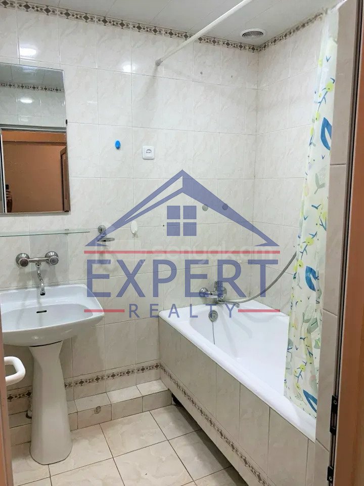 1 Սենյականոց Բնակարան Քարե Շենքում, 48քմ, 3/5 հարկ, Կապիտալ Վերանորոգված, Կահավորված, Արևկող