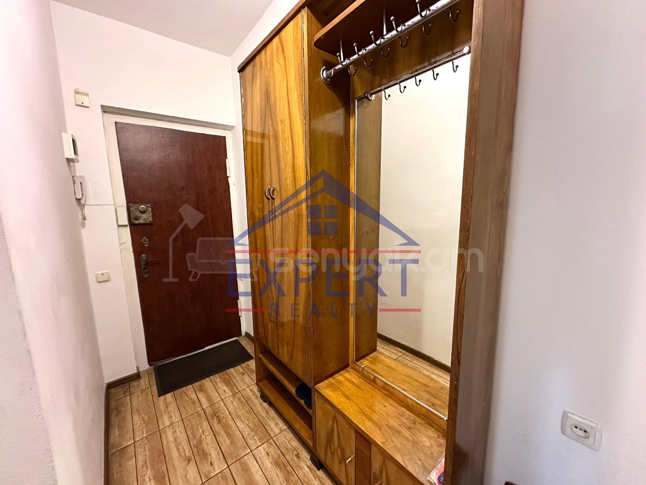 2 Սենյականոց Բնակարան Քարե Շենքում, 60քմ, 4/5 հարկ, Կապիտալ Վերանորոգված, Կահավորված, Արևկող