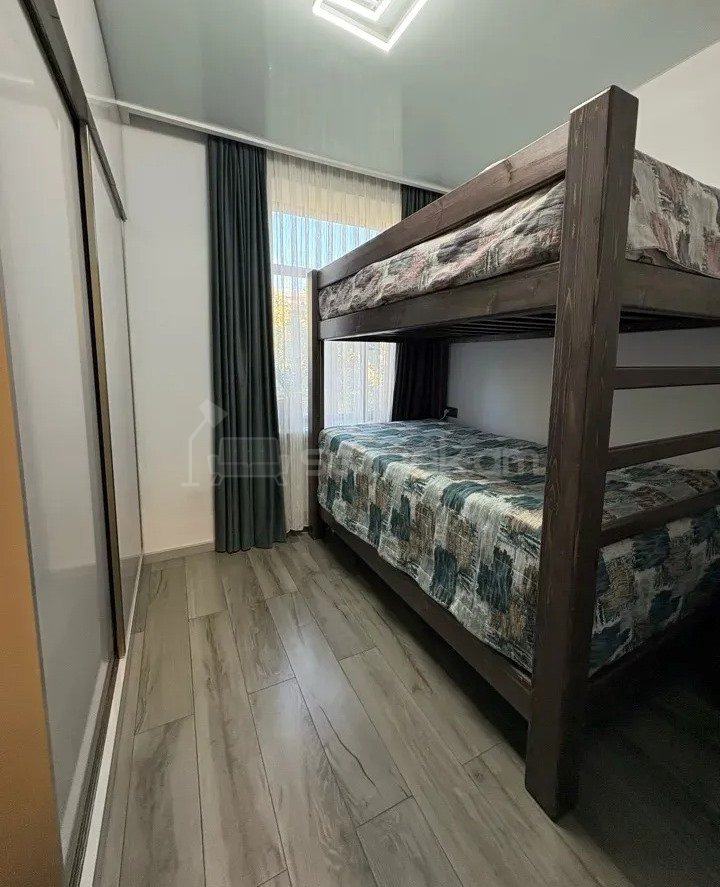 2 Սենյականոց Բնակարան Քարե Շենքում, 35քմ, 5/5 հարկ, Կապիտալ Վերանորոգված