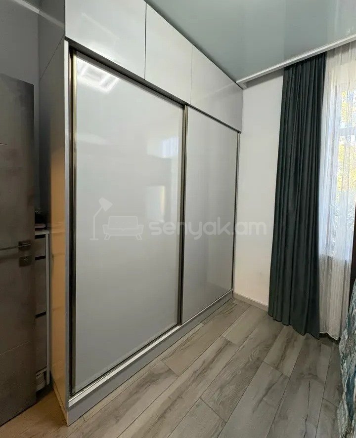 2 Սենյականոց Բնակարան Քարե Շենքում, 35քմ, 5/5 հարկ, Կապիտալ Վերանորոգված