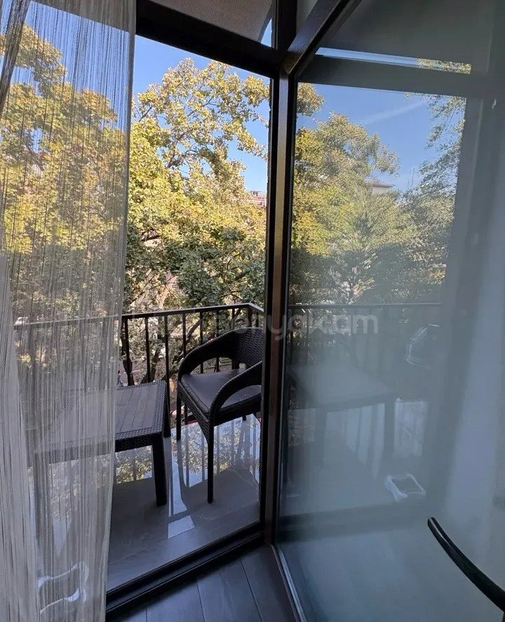 2 Սենյականոց Բնակարան Քարե Շենքում, 35քմ, 5/5 հարկ, Կապիտալ Վերանորոգված