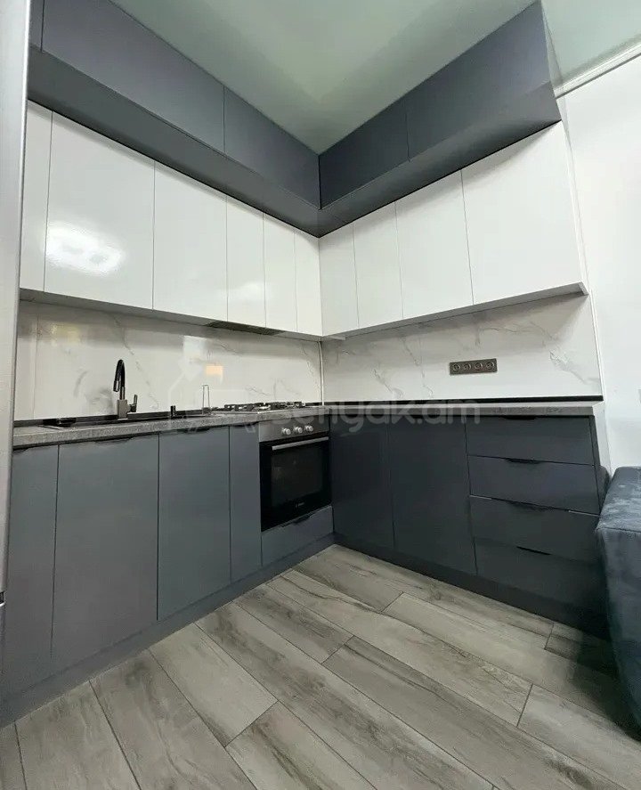 2 Սենյականոց Բնակարան Քարե Շենքում, 35քմ, 5/5 հարկ, Կապիտալ Վերանորոգված