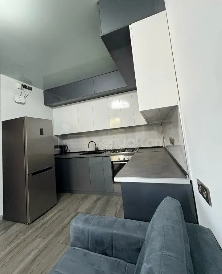 2 Սենյականոց Բնակարան Քարե Շենքում, 35քմ, 5/5 հարկ, Կապիտալ Վերանորոգված