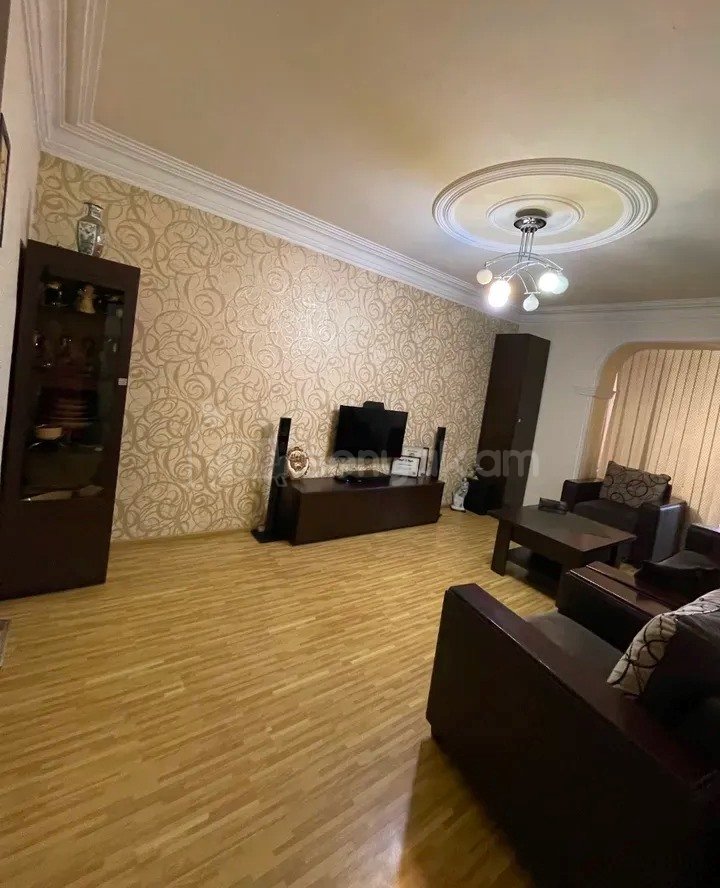 2 Սենյականոց Բնակարան Քարե Շենքում, 44քմ, 5/5 հարկ, Կապիտալ Վերանորոգված