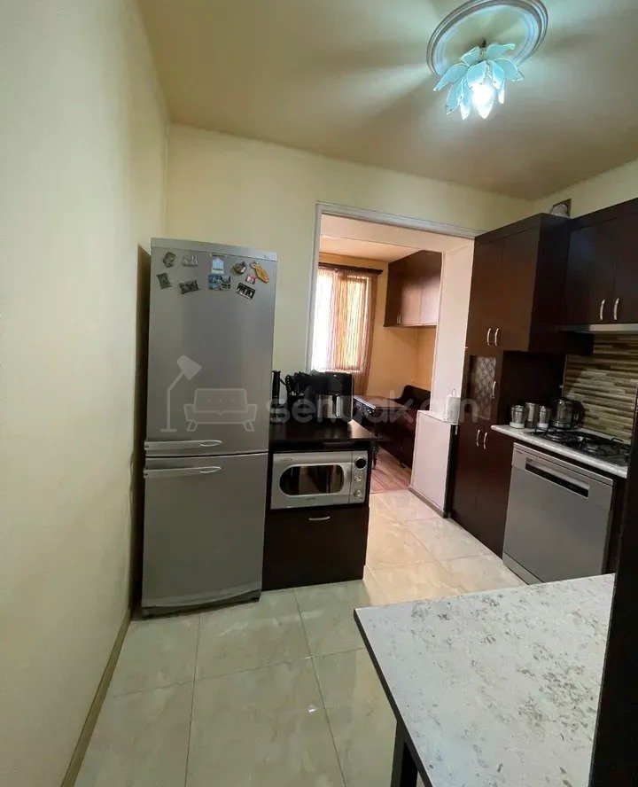 2 Սենյականոց Բնակարան Քարե Շենքում, 44քմ, 5/5 հարկ, Կապիտալ Վերանորոգված