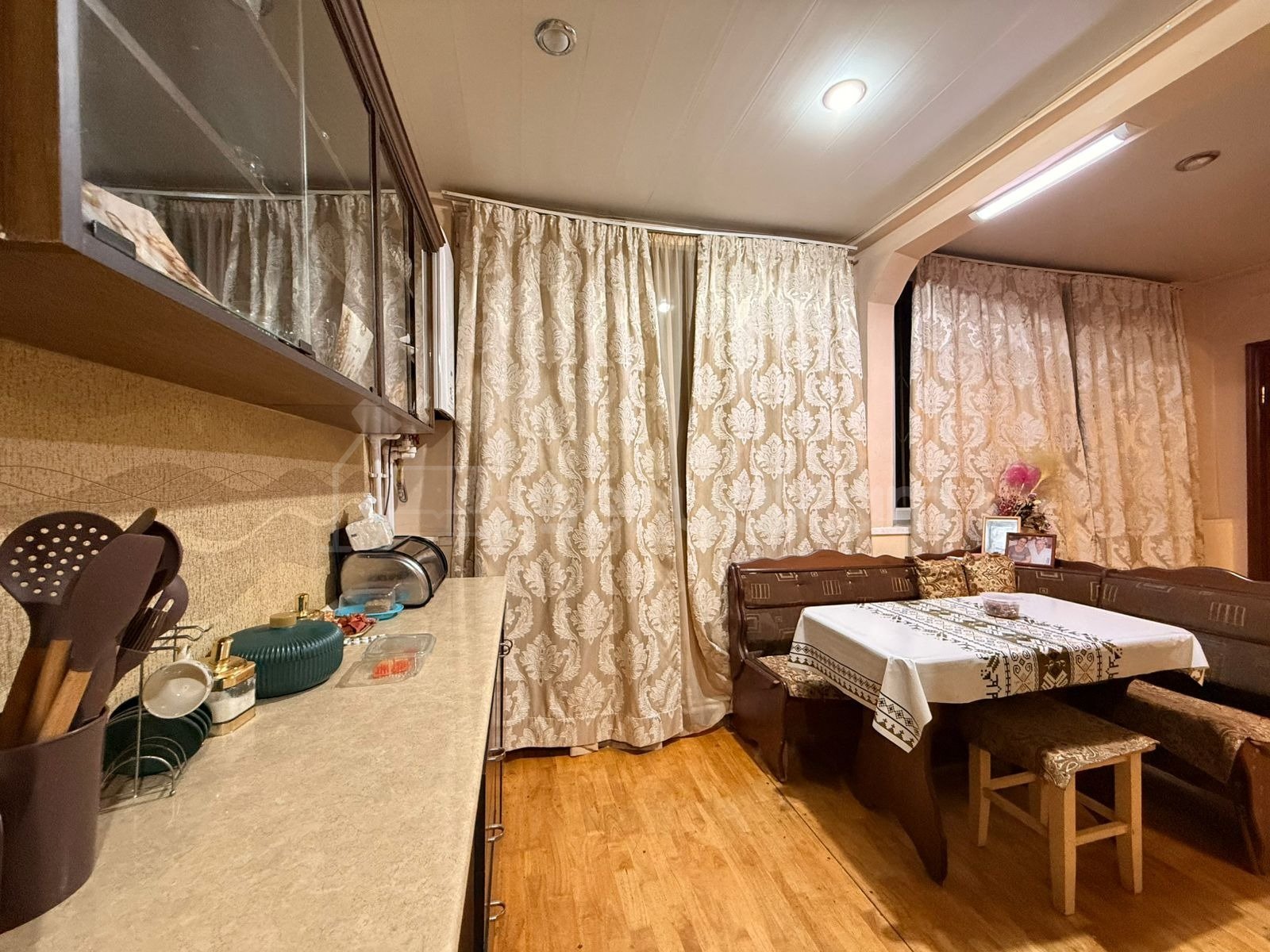 3 Սենյականոց Բնակարան, 80քմ, 1/5 հարկ, Նորմալ Վիճակում, Կահավորված, Արևկող