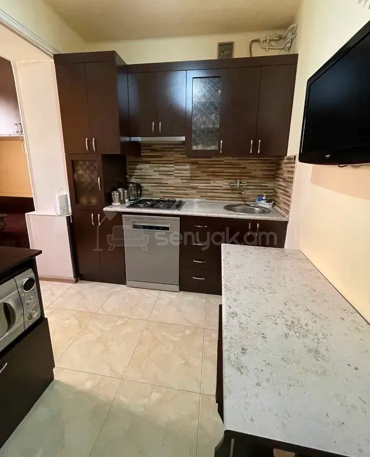 2 Սենյականոց Բնակարան Քարե Շենքում, 44քմ, 5/5 հարկ, Կապիտալ Վերանորոգված