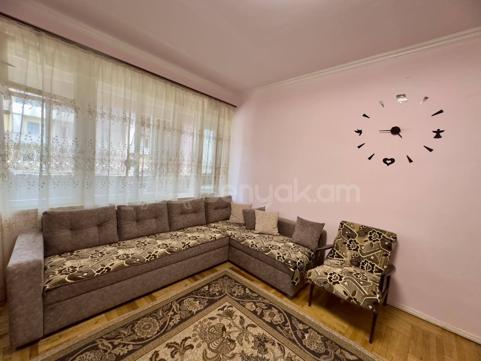 4 Սենյականոց Բնակարան Քարե Շենքում, 107քմ, 4/5 հարկ, Կապիտալ Վերանորոգված