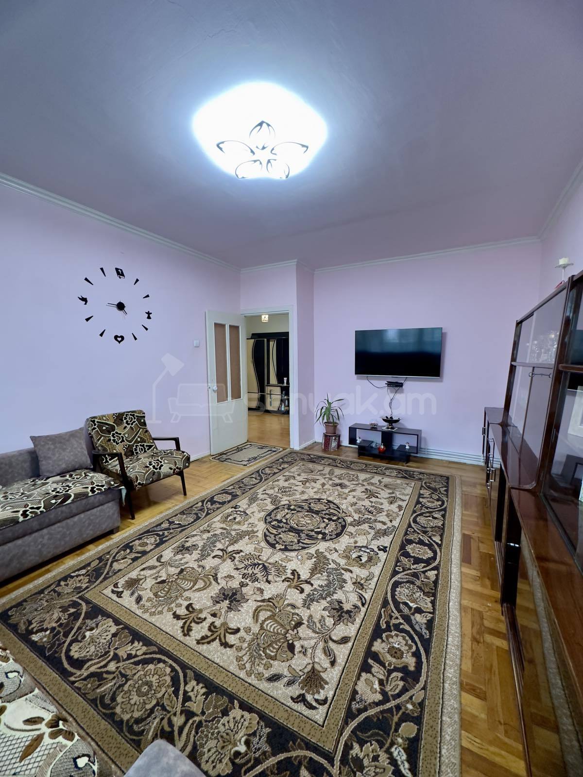 4 Սենյականոց Բնակարան Քարե Շենքում, 107քմ, 4/5 հարկ, Կապիտալ Վերանորոգված