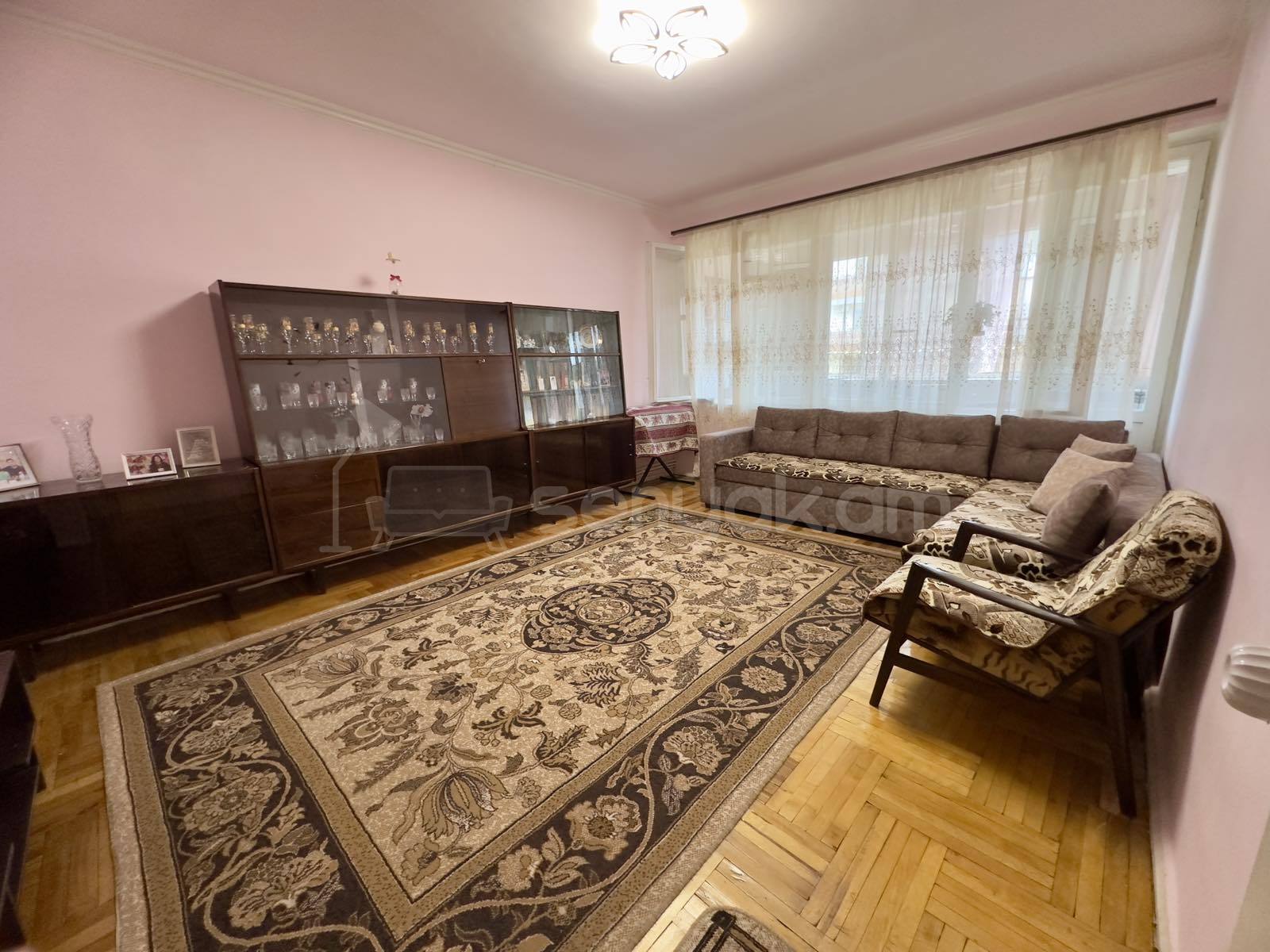 4 Սենյականոց Բնակարան Քարե Շենքում, 107քմ, 4/5 հարկ, Կապիտալ Վերանորոգված