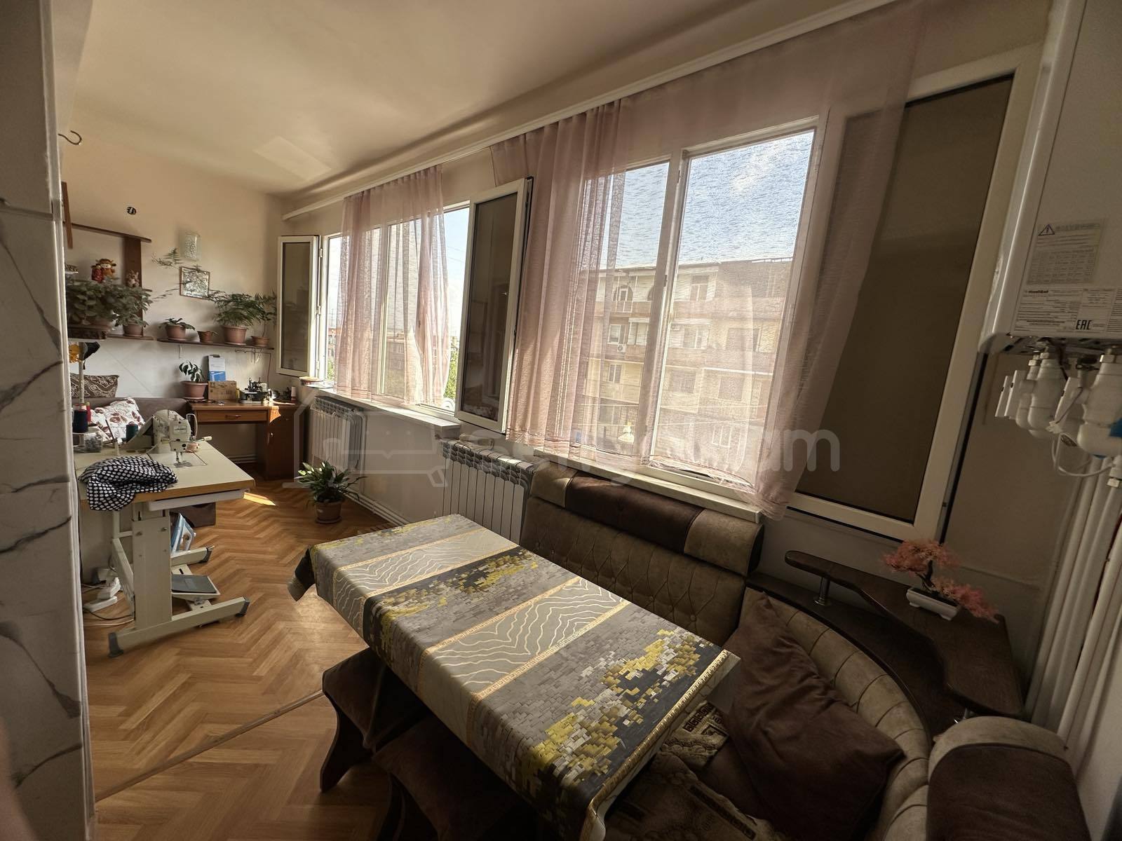 4 Սենյականոց Բնակարան Քարե Շենքում, 107քմ, 4/5 հարկ, Կապիտալ Վերանորոգված