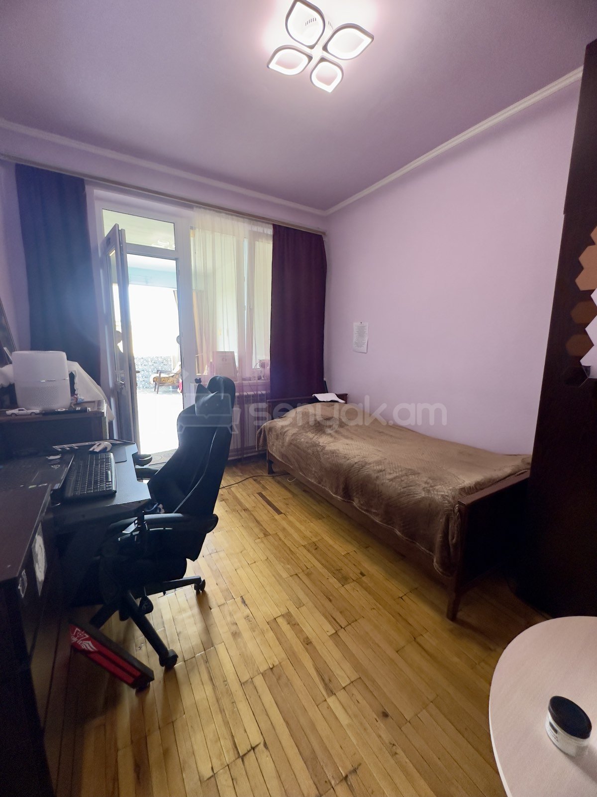 4 Սենյականոց Բնակարան Քարե Շենքում, 107քմ, 4/5 հարկ, Կապիտալ Վերանորոգված