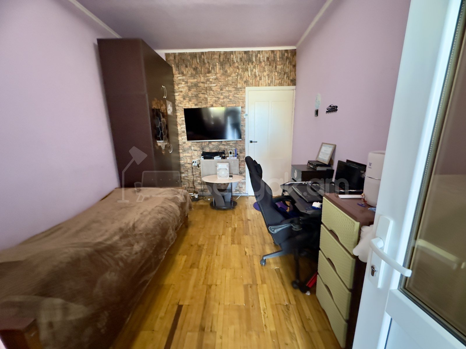 4 Սենյականոց Բնակարան Քարե Շենքում, 107քմ, 4/5 հարկ, Կապիտալ Վերանորոգված