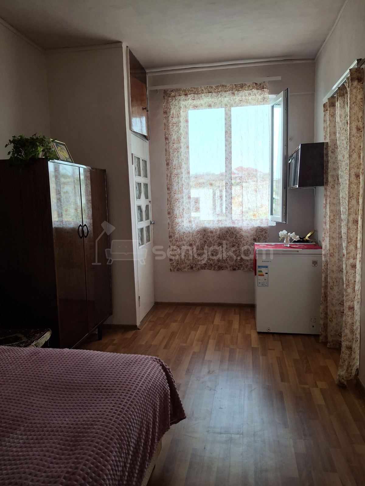 4 Սենյականոց Բնակարան Քարե Շենքում, 107քմ, 4/5 հարկ, Կապիտալ Վերանորոգված