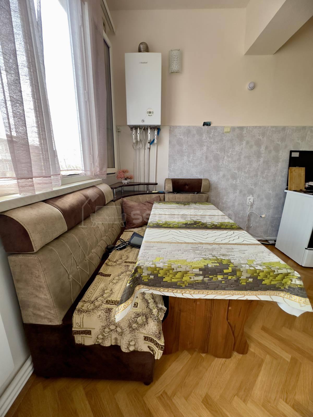 4 Սենյականոց Բնակարան Քարե Շենքում, 107քմ, 4/5 հարկ, Կապիտալ Վերանորոգված