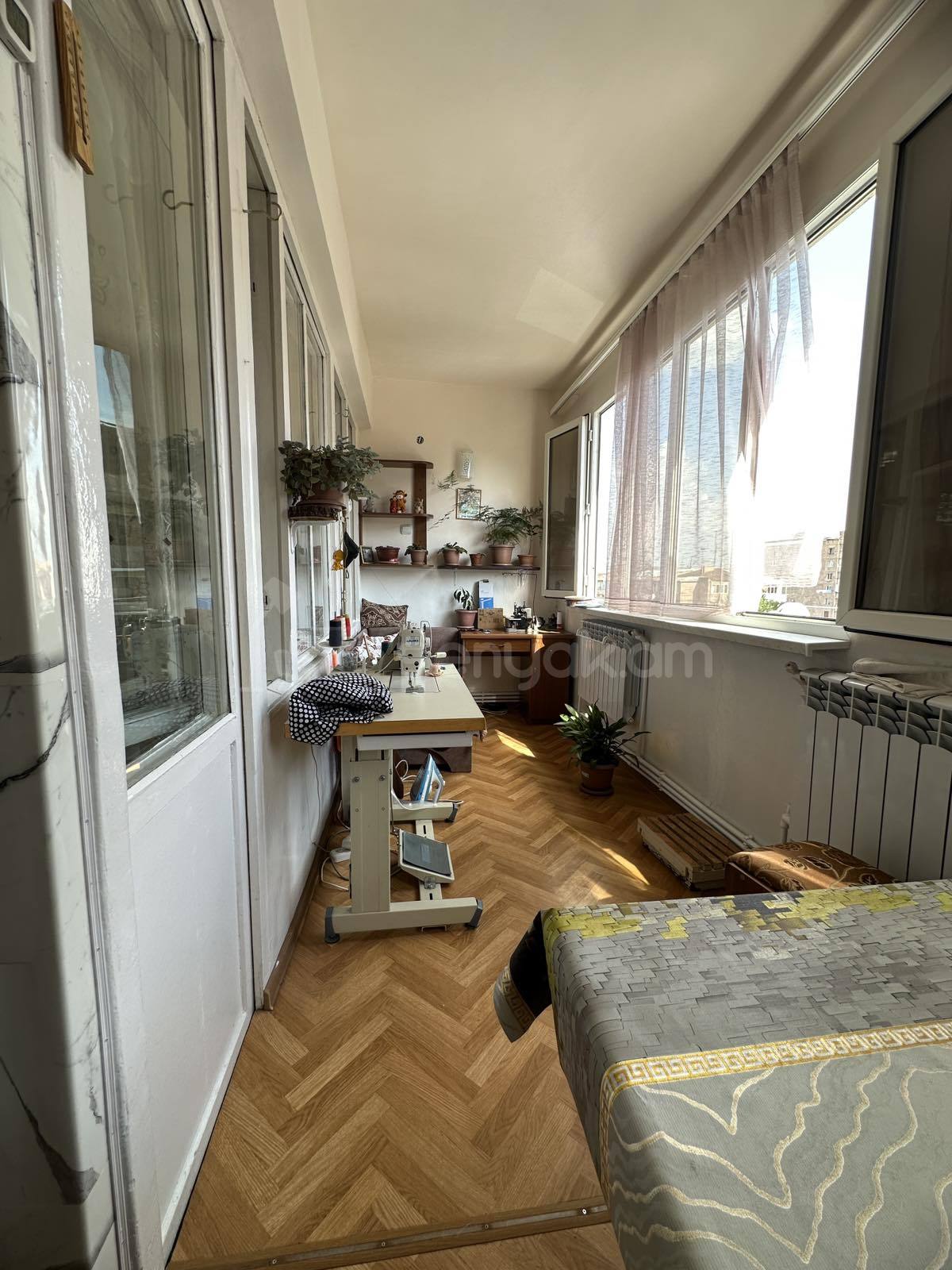 4 Սենյականոց Բնակարան Քարե Շենքում, 107քմ, 4/5 հարկ, Կապիտալ Վերանորոգված