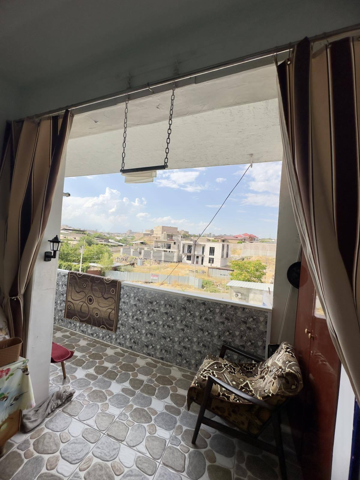 4 Սենյականոց Բնակարան Քարե Շենքում, 107քմ, 4/5 հարկ, Կապիտալ Վերանորոգված