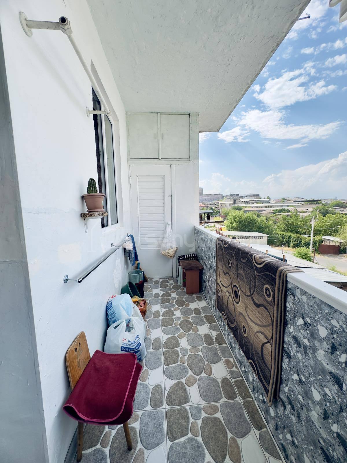 4 Սենյականոց Բնակարան Քարե Շենքում, 107քմ, 4/5 հարկ, Կապիտալ Վերանորոգված