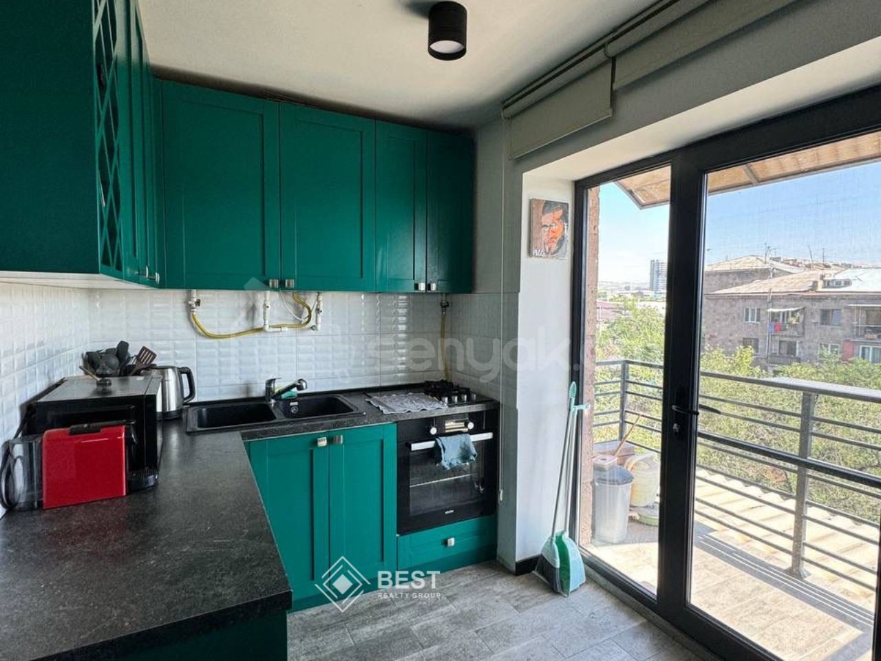 2 Սենյականոց Բնակարան Քարե Շենքում, 53քմ, 4/4 հարկ, Դիզայներական Վերանորոգված