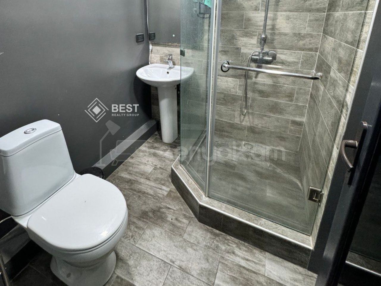 2 Սենյականոց Բնակարան Քարե Շենքում, 53քմ, 4/4 հարկ, Դիզայներական Վերանորոգված