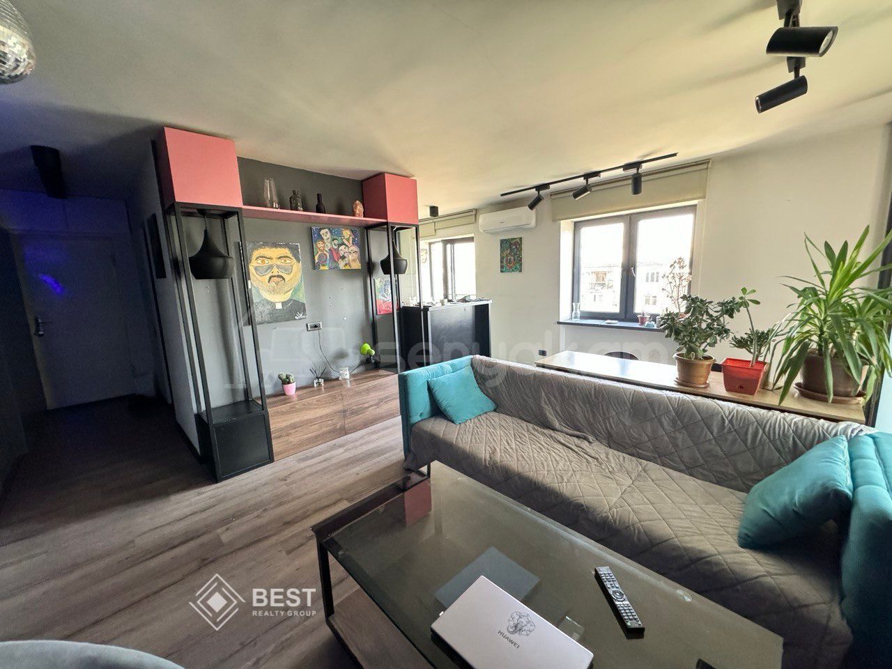 2 Սենյականոց Բնակարան Քարե Շենքում, 53քմ, 4/4 հարկ, Դիզայներական Վերանորոգված