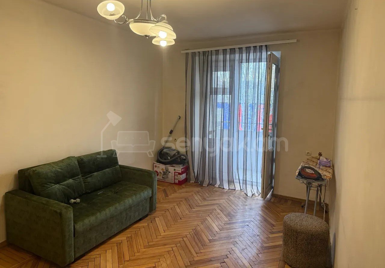 1 Սենյականոց Բնակարան Քարե Շենքում, 34քմ, 5/5 հարկ, Նորմալ Վիճակում