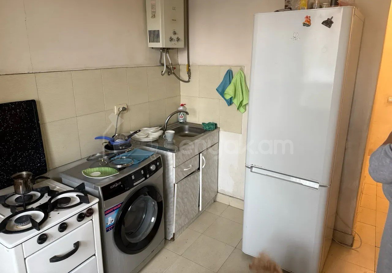 1 Սենյականոց Բնակարան Քարե Շենքում, 34քմ, 5/5 հարկ, Նորմալ Վիճակում