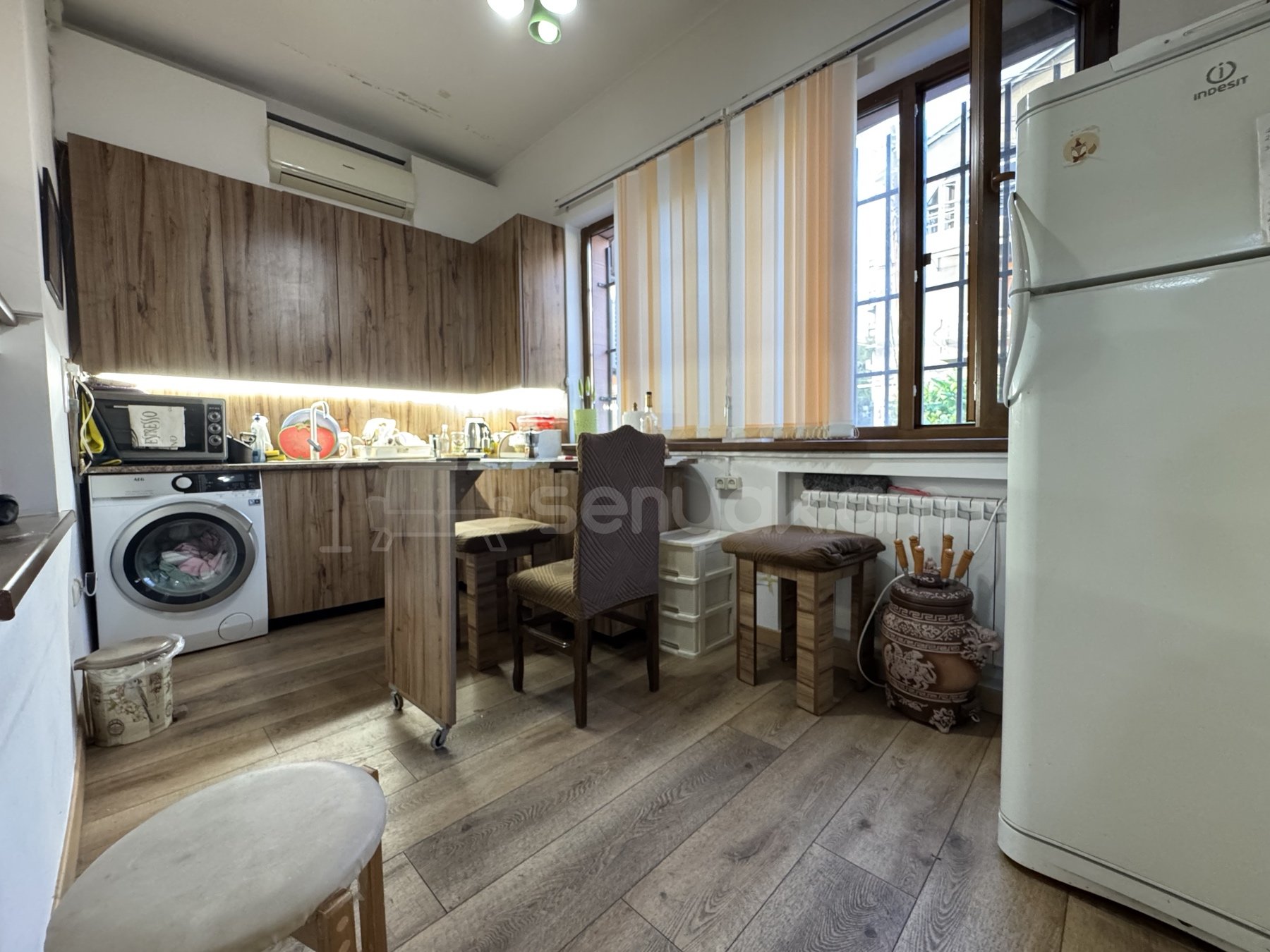 2 Սենյականոց Բնակարան Քարե Շենքում, 57քմ, 2/2 հարկ, Դիզայներական Վերանորոգված