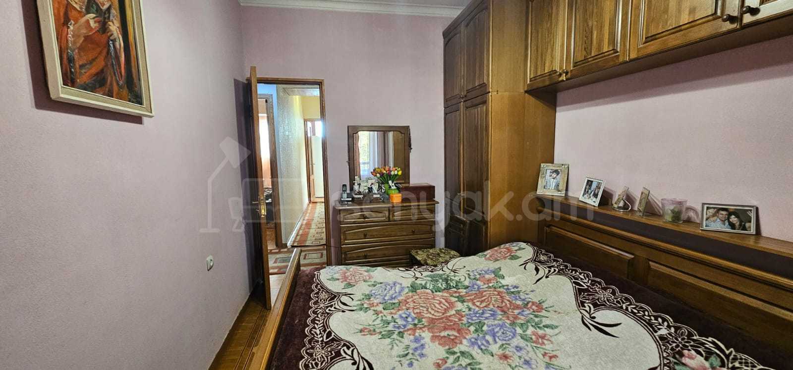 3 Սենյականոց Բնակարան Քարե Շենքում, 100քմ, 4/5 հարկ, Կապիտալ Վերանորոգված