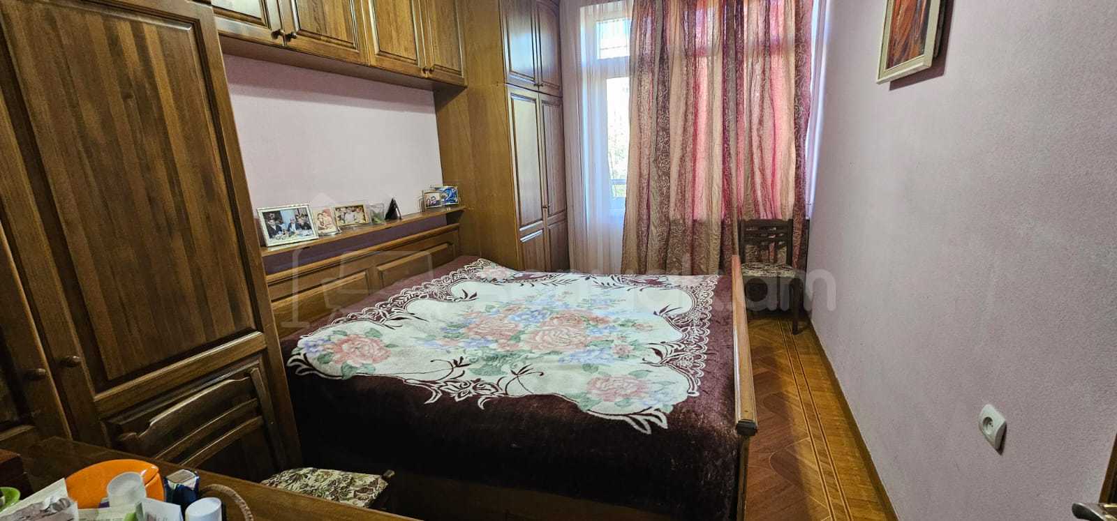 3 Սենյականոց Բնակարան Քարե Շենքում, 100քմ, 4/5 հարկ, Կապիտալ Վերանորոգված