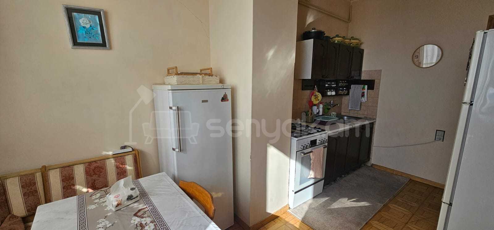 3 Սենյականոց Բնակարան Քարե Շենքում, 100քմ, 4/5 հարկ, Կապիտալ Վերանորոգված