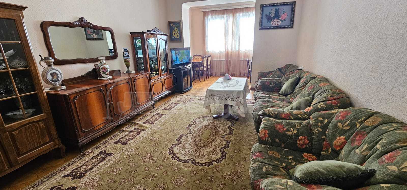 3 Սենյականոց Բնակարան Քարե Շենքում, 100քմ, 4/5 հարկ, Կապիտալ Վերանորոգված