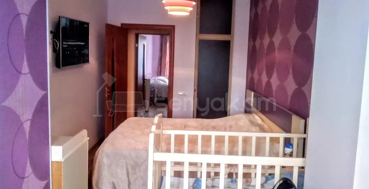 3 Սենյականոց Բնակարան Քարե Շենքում, 77քմ, 5/5 հարկ, Կապիտալ Վերանորոգված