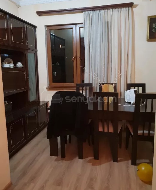 3 Սենյականոց Բնակարան Քարե Շենքում, 77քմ, 5/5 հարկ, Կապիտալ Վերանորոգված