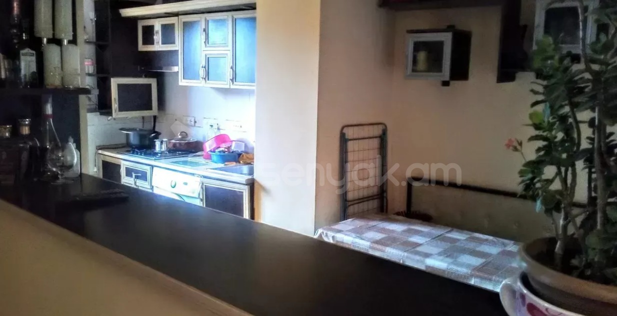 3 Սենյականոց Բնակարան Քարե Շենքում, 77քմ, 5/5 հարկ, Կապիտալ Վերանորոգված