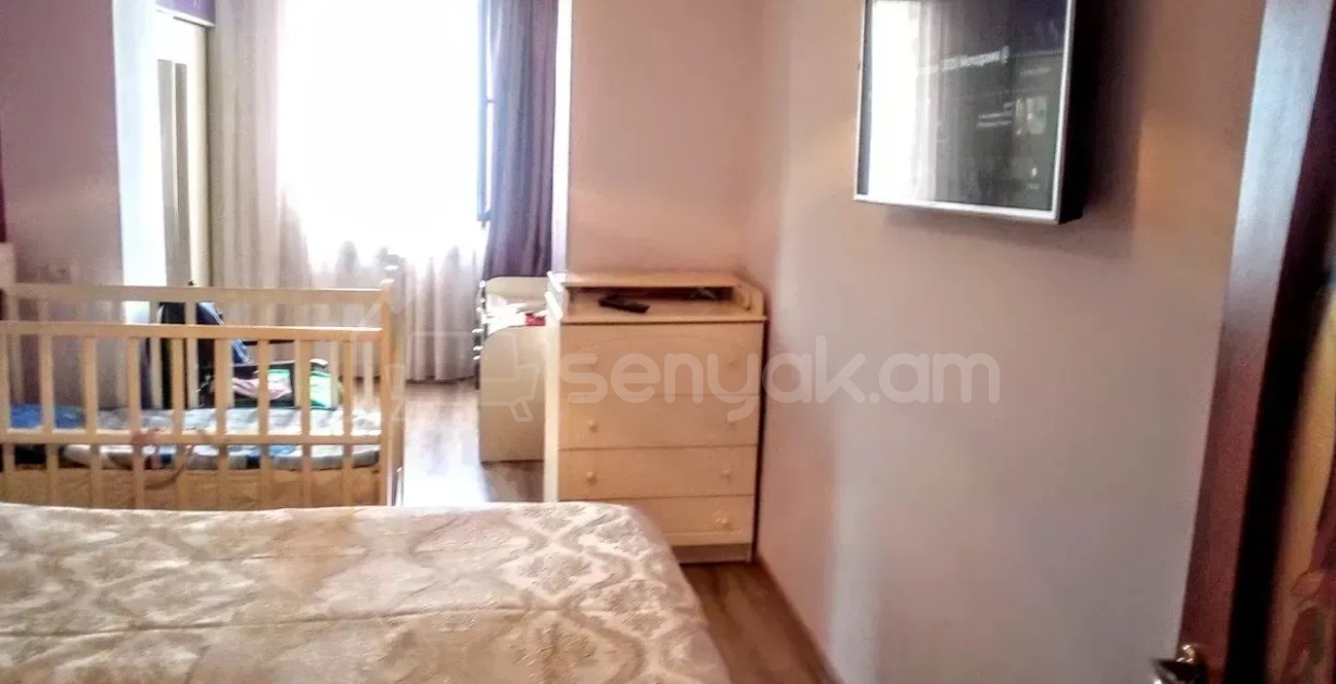 3 Սենյականոց Բնակարան Քարե Շենքում, 77քմ, 5/5 հարկ, Կապիտալ Վերանորոգված