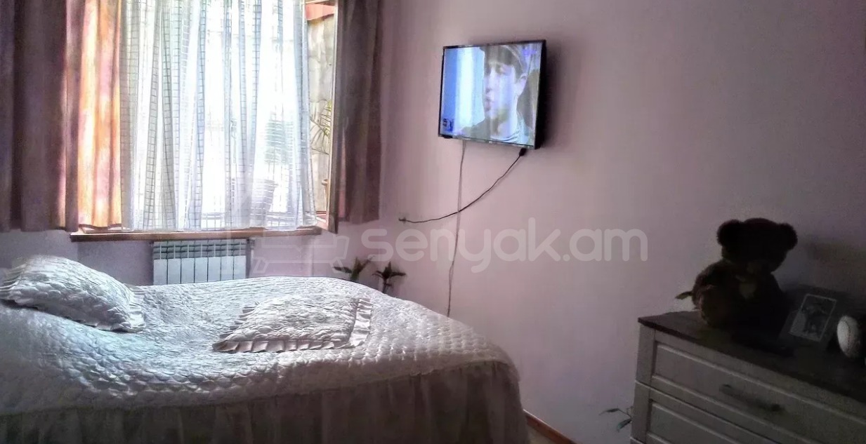 3 Սենյականոց Բնակարան Քարե Շենքում, 77քմ, 5/5 հարկ, Կապիտալ Վերանորոգված