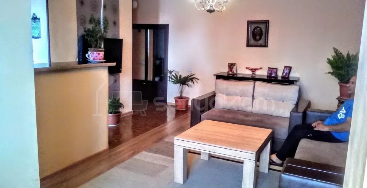 3 Սենյականոց Բնակարան Քարե Շենքում, 77քմ, 5/5 հարկ, Կապիտալ Վերանորոգված