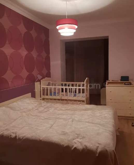 3 Սենյականոց Բնակարան Քարե Շենքում, 77քմ, 5/5 հարկ, Կապիտալ Վերանորոգված