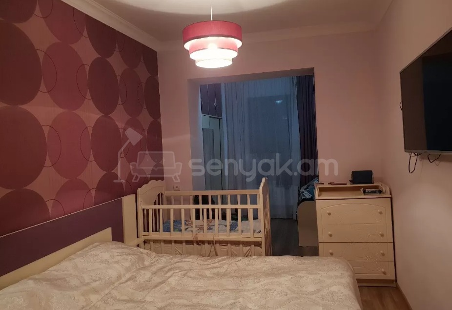 3 Սենյականոց Բնակարան Քարե Շենքում, 77քմ, 5/5 հարկ, Կապիտալ Վերանորոգված