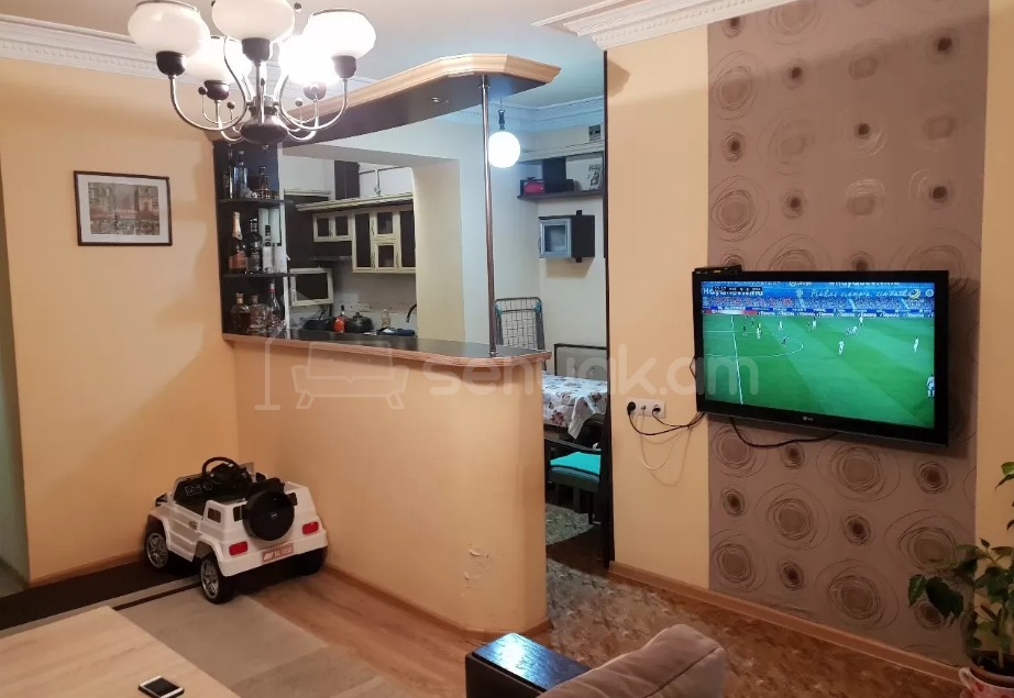 3 Սենյականոց Բնակարան Քարե Շենքում, 77քմ, 5/5 հարկ, Կապիտալ Վերանորոգված