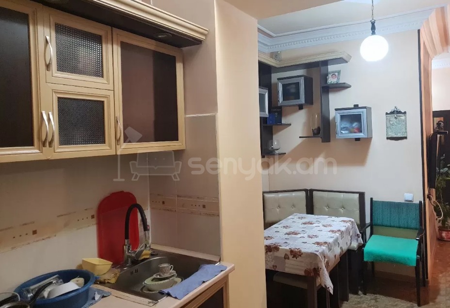 3 Սենյականոց Բնակարան Քարե Շենքում, 77քմ, 5/5 հարկ, Կապիտալ Վերանորոգված