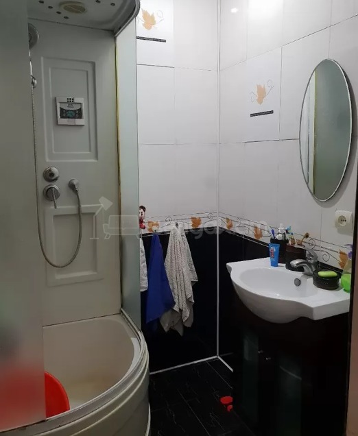 3 Սենյականոց Բնակարան Քարե Շենքում, 77քմ, 5/5 հարկ, Կապիտալ Վերանորոգված